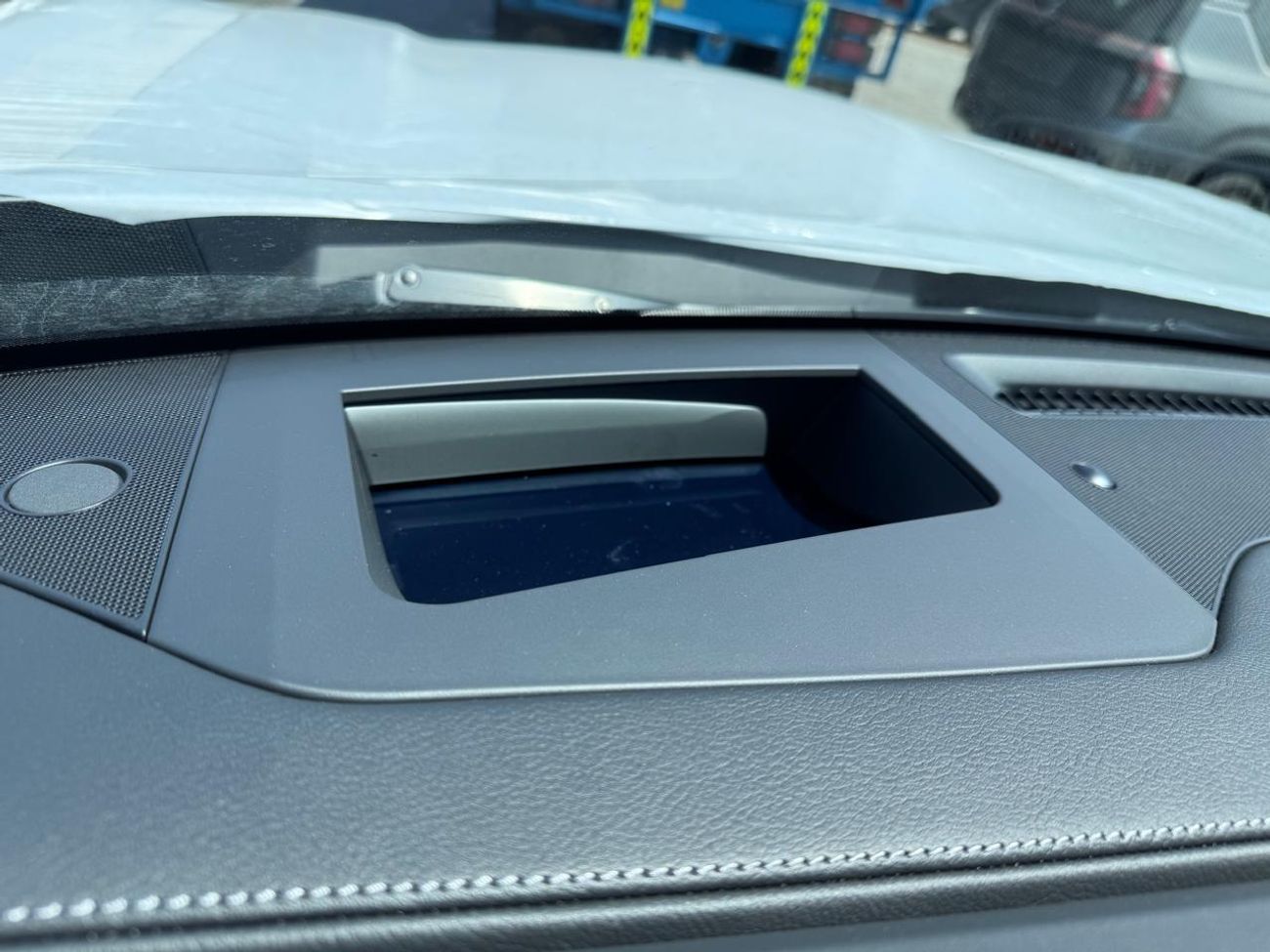 Nissan Patrol SE Platinum City 3.8L (Ext _GRAY WITH BLACK ROOF Inter_TAN)