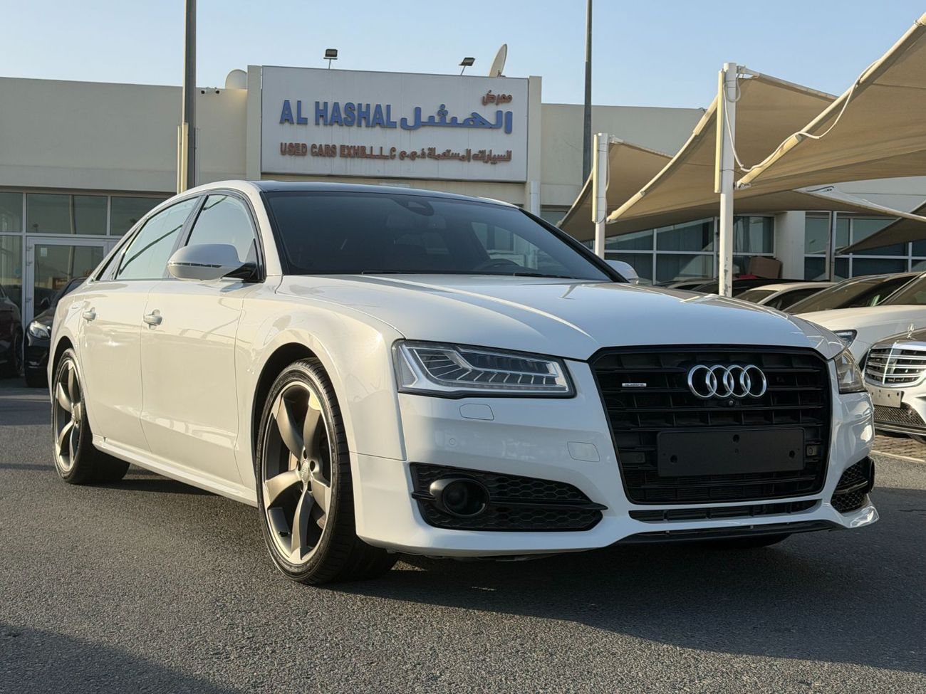 Audi A8 L 60 TFSI quattro 4.0L (454 HP)