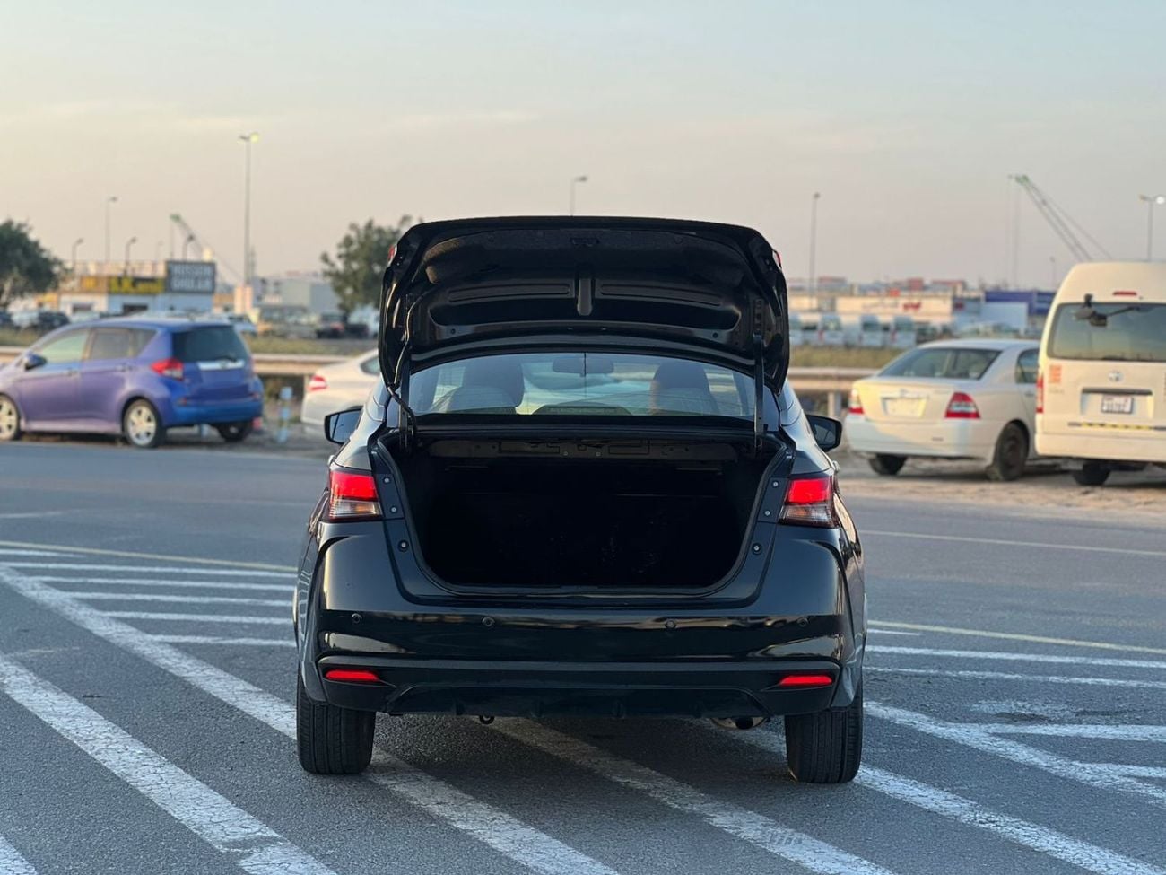 Nissan Sunny 2022 Nissan Sunny 1.6L V4  GCC - FWD  - Full Option - Radar & Sensor 360* CAM - Agency Serviced