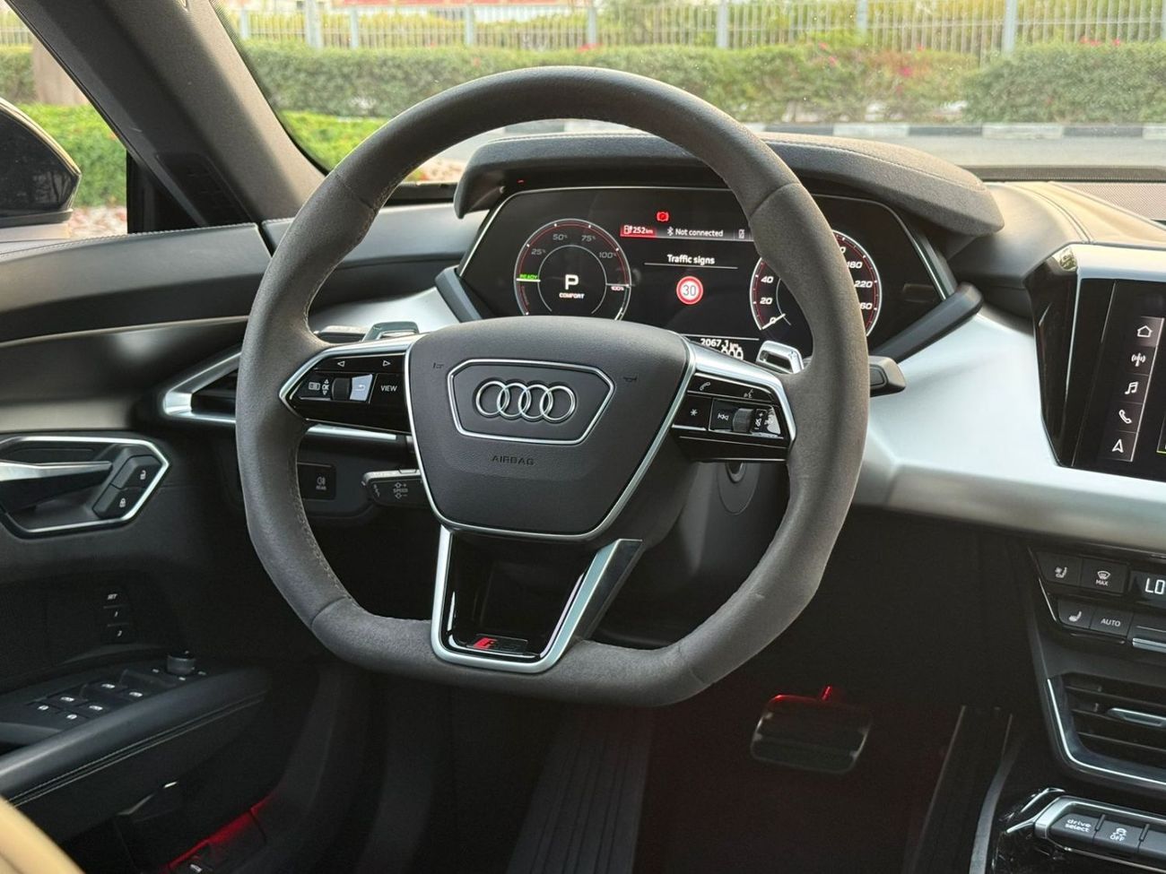 أودي اي ترون GT RS