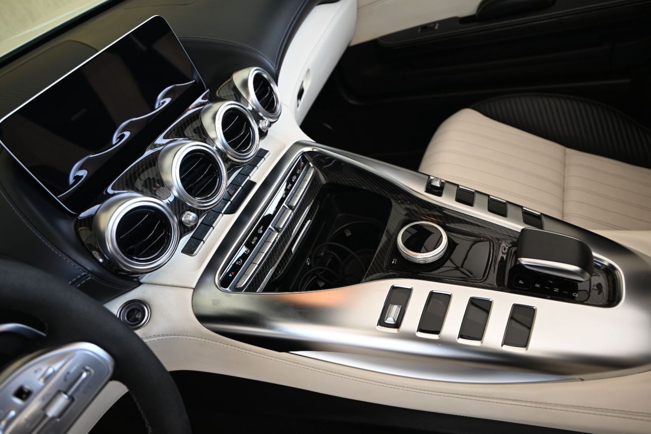 Mercedes-Benz AMG GT EMI 5999 AED - MERCEDES AMG GT 2020 - CONVERTIBLE ROOF  - V8 - LOW MILLAGE - WELL MAINTAINED