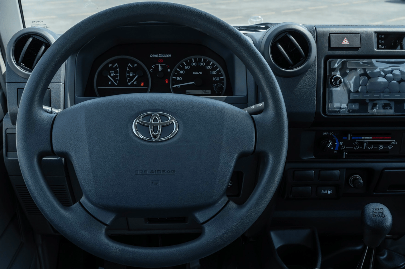 تويوتا لاند كروزر 70 ECTP2M018 –2025 Toyota LC78 3 Doors Hardtop - 4.2L Diesel Manual - Std - White