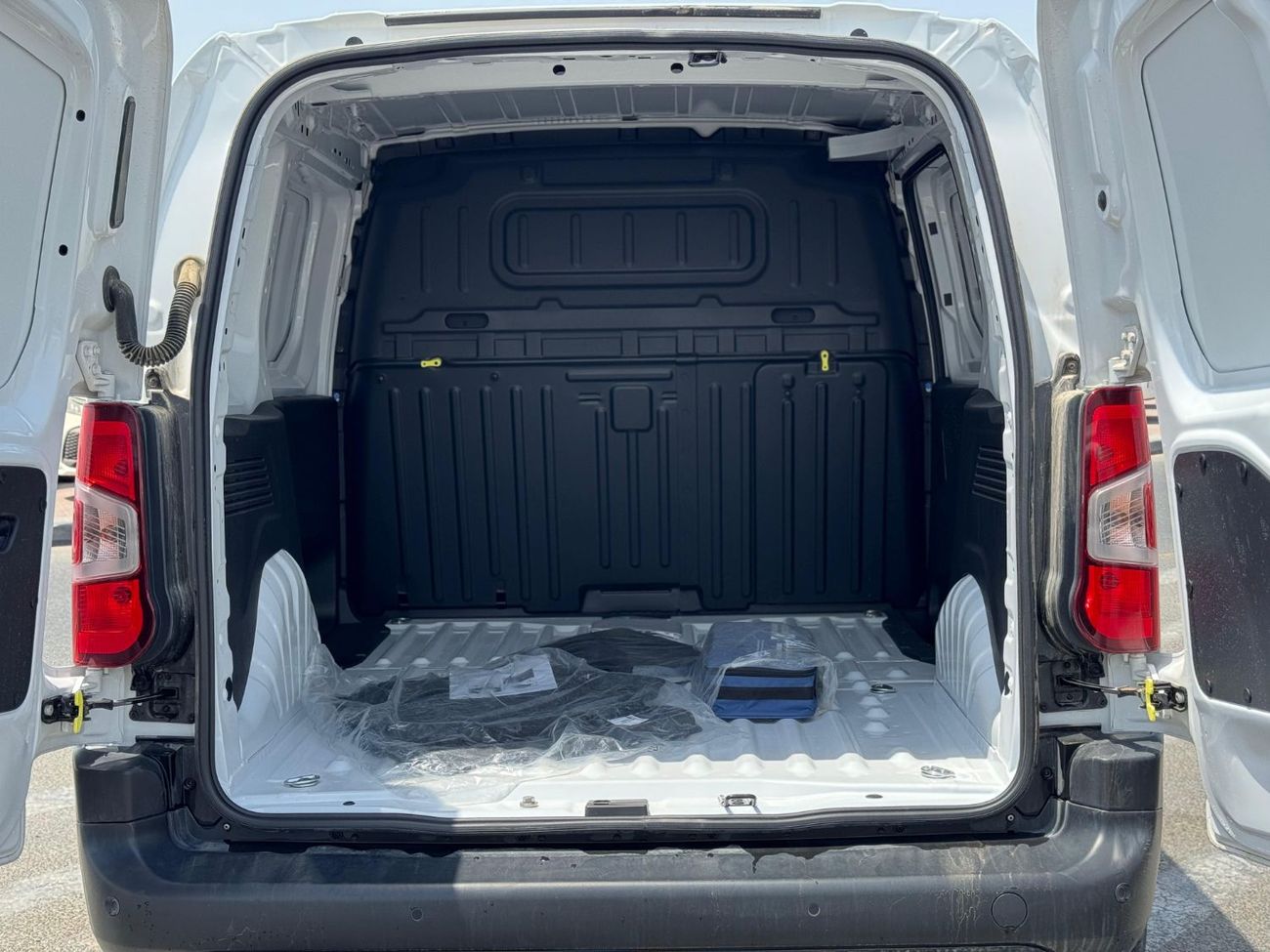 Citroen Berlingo CITROEN BERLINGO 2024 GCC 1.6L DIESEL