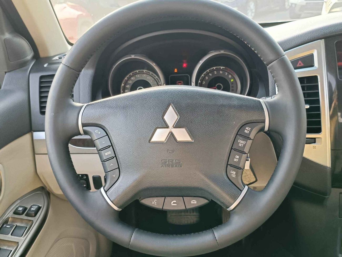 Mitsubishi Pajero GLS/ 3.8 V6 4WD/  SUNROOF/ LEATHER ELECTRIC  SEATS/  DIFFLOCK/ FULL OPTION / LOT#17287