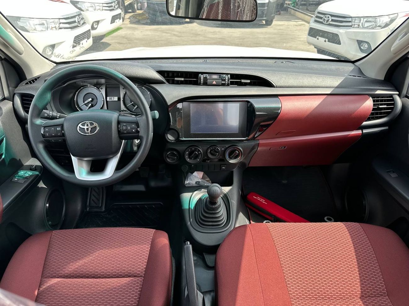 تويوتا هيلوكس S/C 2.7 لتر PTR M/T 4X4 // 2026 // خيار متوسط مع نوافذ كهربائية // عرض خاص // من فورمولا أوتو // للت