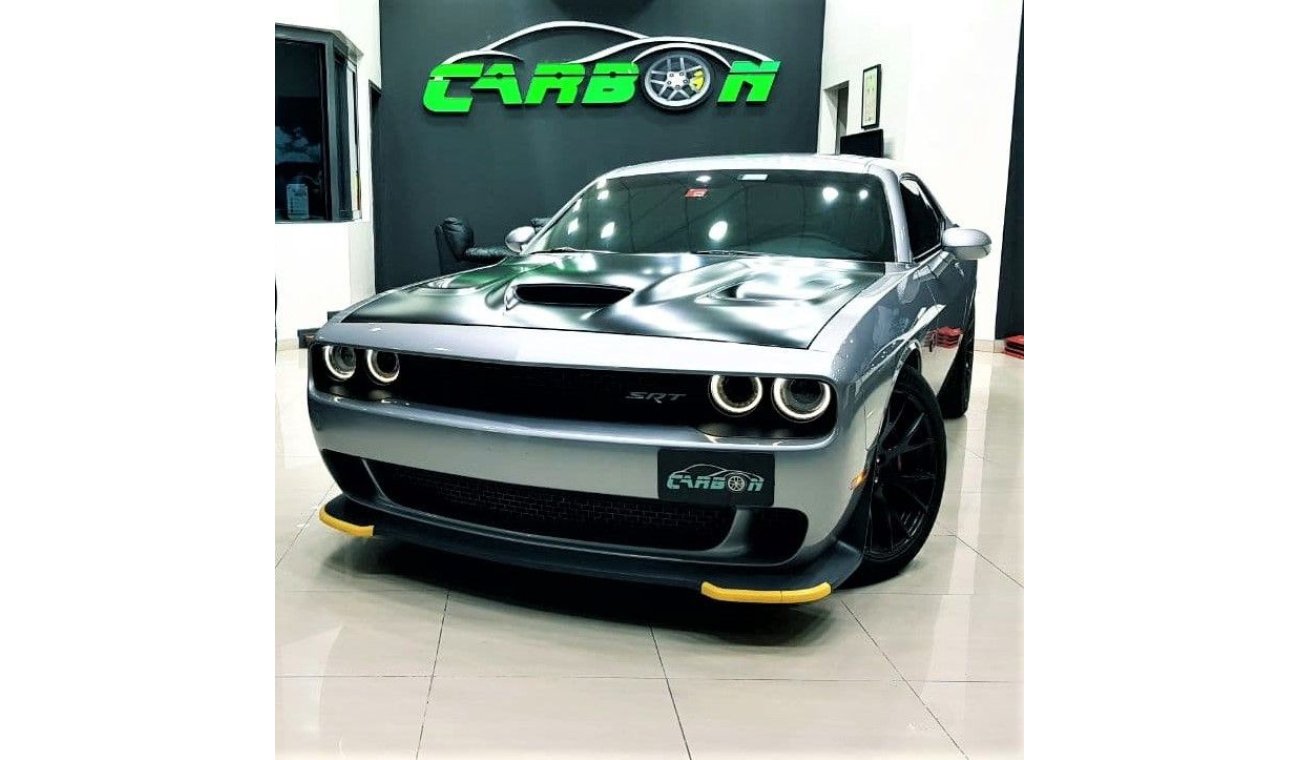 دودج تشالينجر CHALLENGER HELLCAT 707HP IN AMAZING CONDITION FULL SERVICE HISTORY AND FREE SERVICE CONTRACT 100K KM