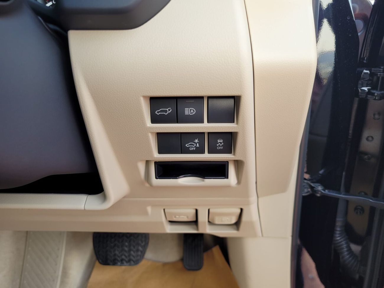 Toyota Land Cruiser RHD - 3.3 DSL - SAHARA - 7 STR - MY 2025 - BLK_BEIG (FOR EXPORT ONLY)