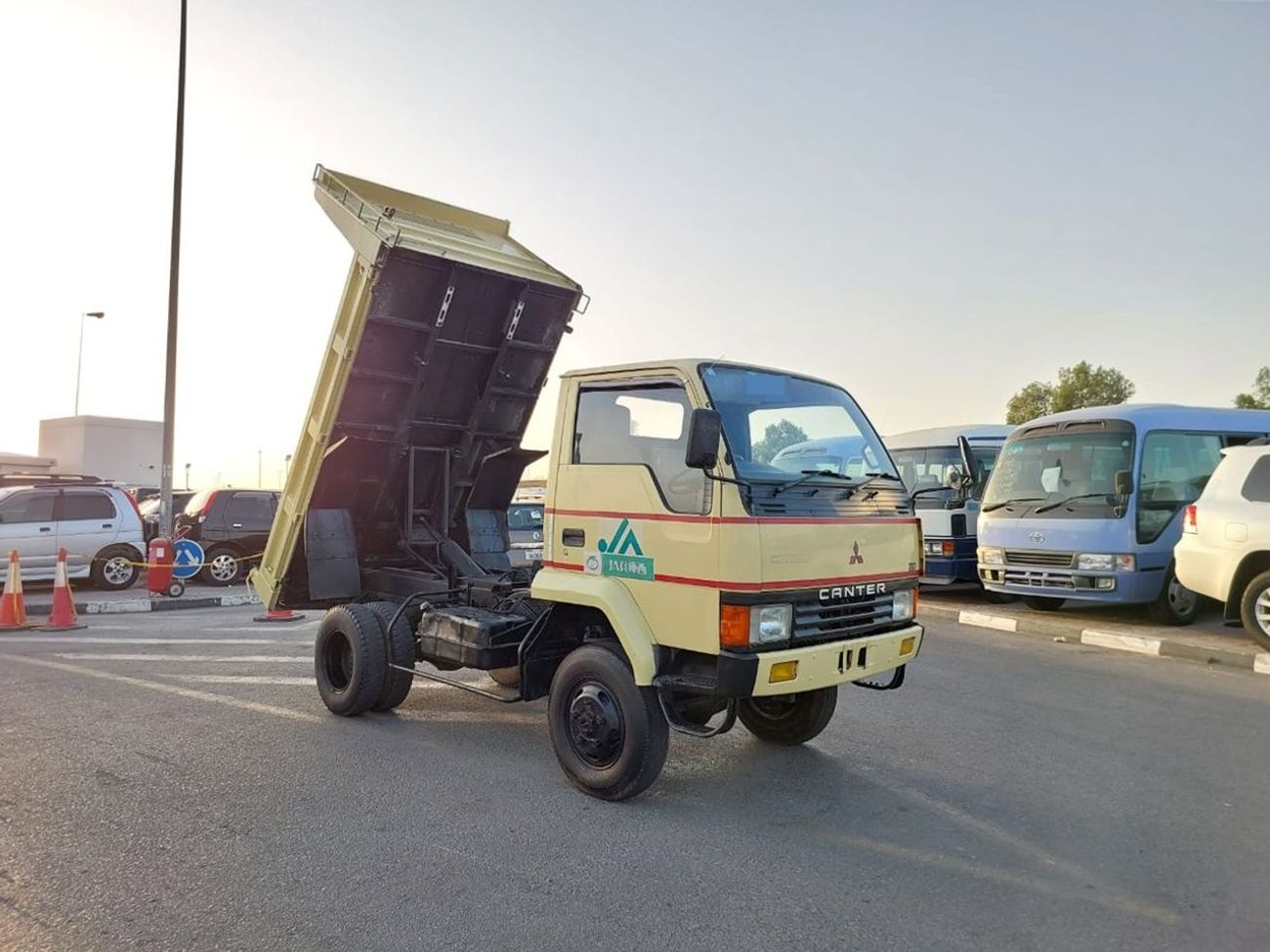 Mitsubishi Fuso Canter MITSUBISHI CANTER DUMPER TRUCK RHD 1986 MODEL 3.5 L DIESEL MANUAL(PM00040)