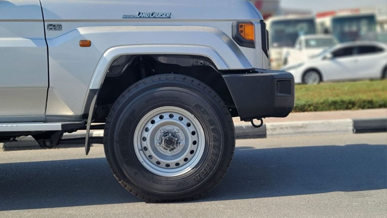 تويوتا لاند كروزر بيك آب Std 4.0L Single Cab Utility 4WD