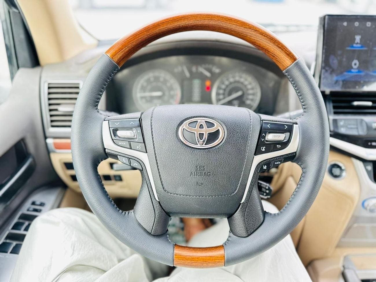 تويوتا لاند كروزر VXR V6 LHD Full Option