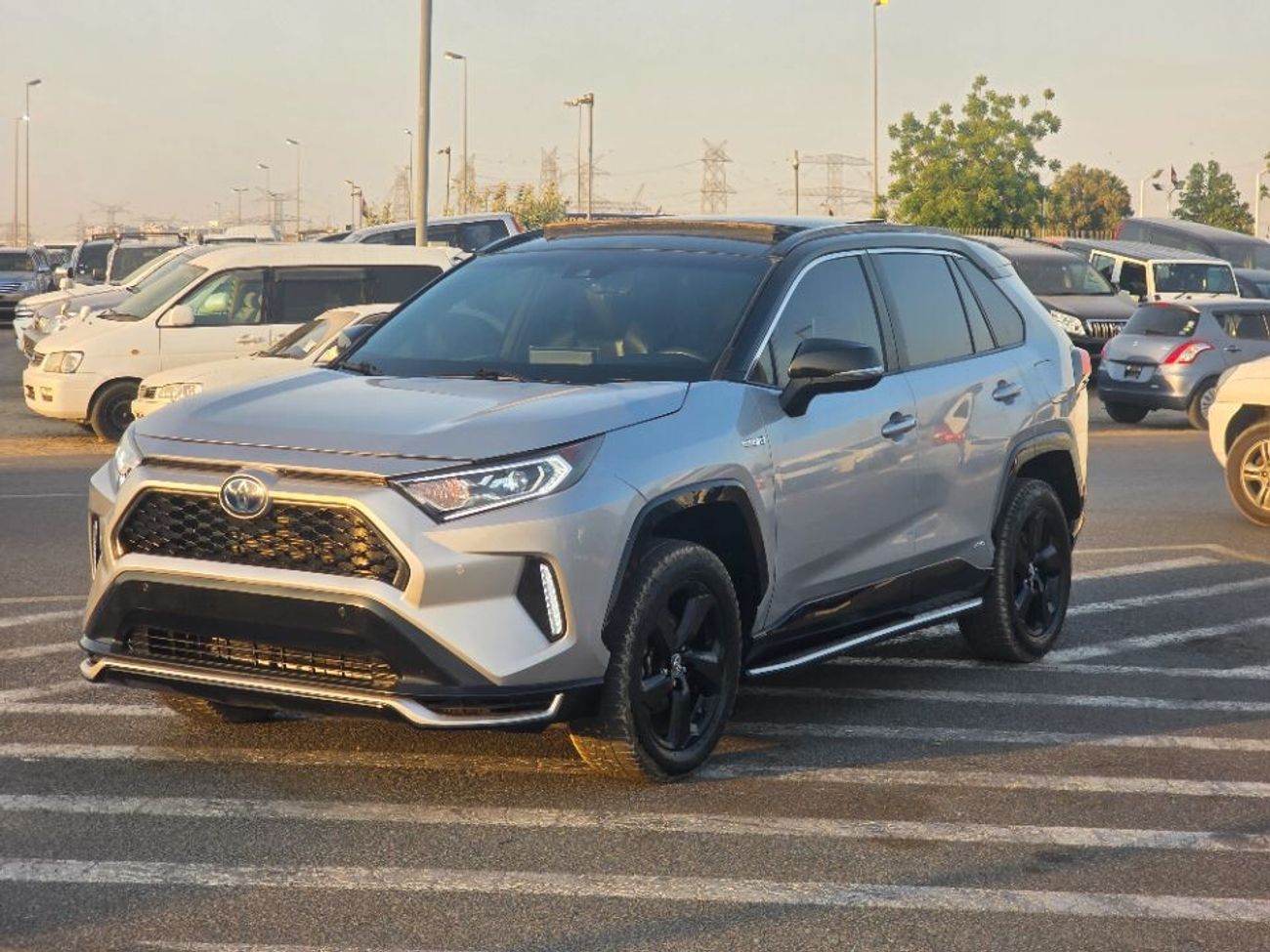 Toyota RAV4 2019 Model XSE hybrid engine Paranomic and two cameras