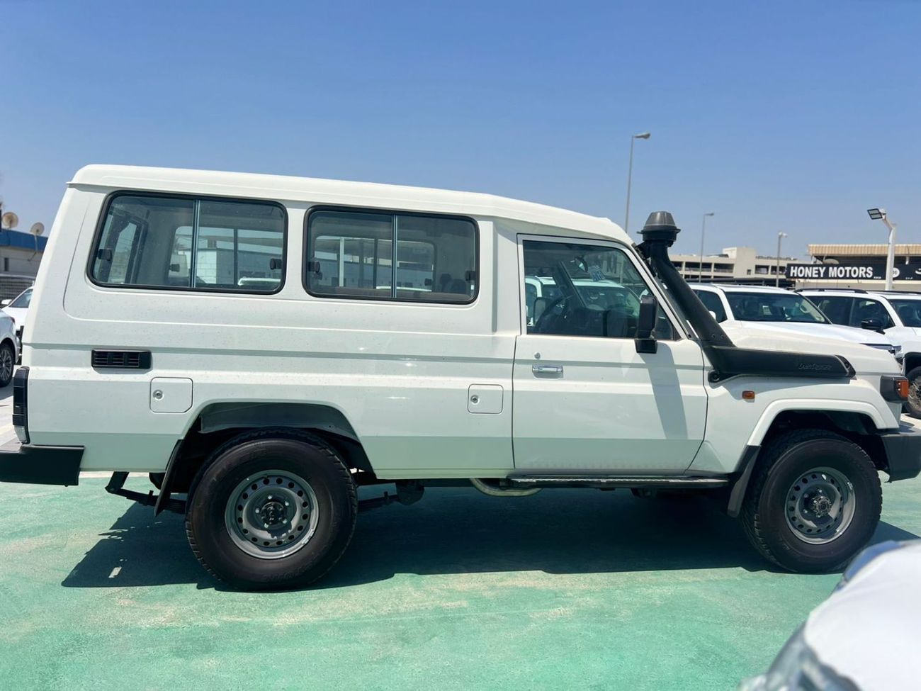 Toyota Land Cruiser 70 LX 2.8L  LX 2.8L