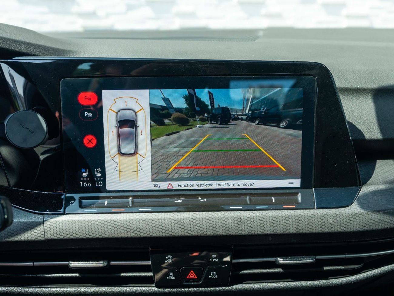 Volkswagen Golf GTI AED 1,808 PM • GTI P2 FULL • LOW KM • OFFICIAL VOLKSWAGEN WARRANTY UNTIL 2026 • STUNNING COLOUR