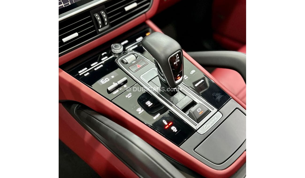 Porsche Cayenne 2022 Porsche Cayenne GTS, 3000km, 04/2024 Porsche Warranty, Full Service History, GCC