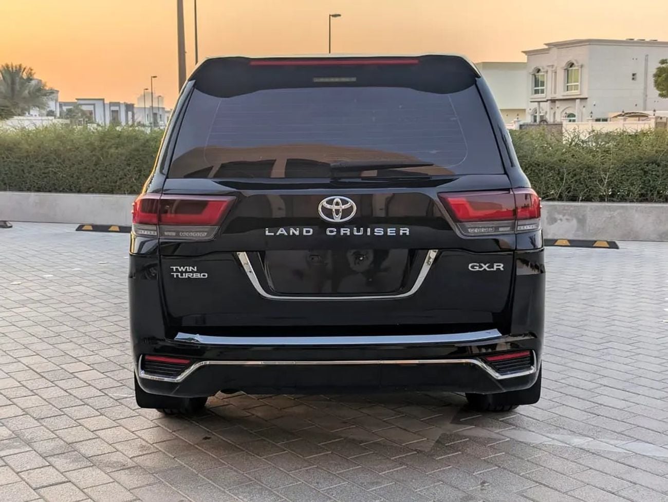 Toyota Land Cruiser GXR FACELIFTED WITH INTERIOR AND EXTERIOR V6 4.0L Excellent Condition