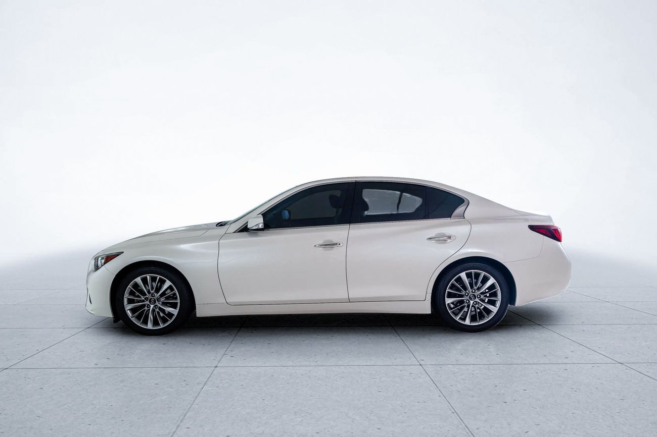 Infiniti Q50 LUXE 3.0
