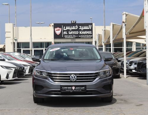 Volkswagen Passat SEL 2.5L Volkswagen Passat - 2021 - GCC- Accident-free - Low Mileage - excellent condition, inside a