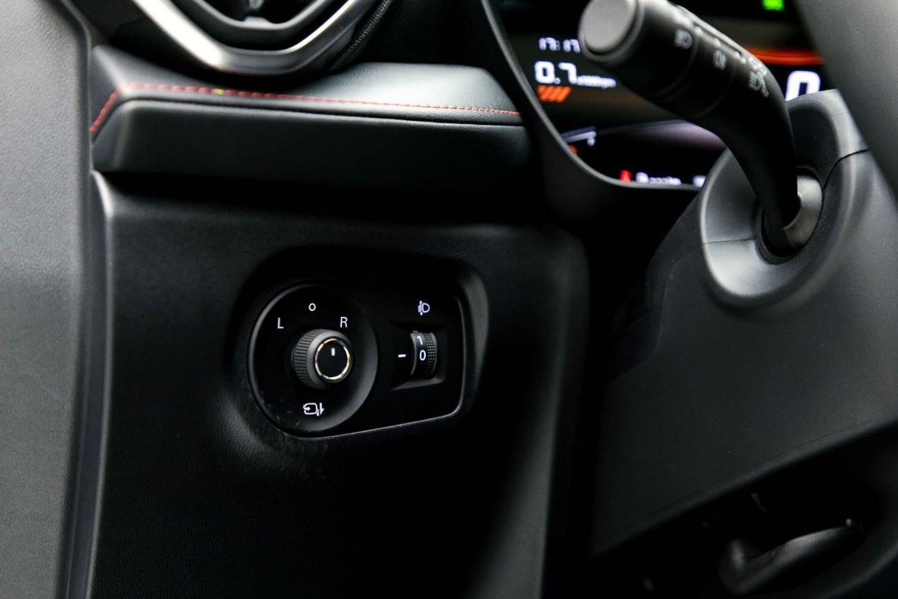 MG 5 LUXURY 1.5L - WHITE INSIDE BLACK | EXPORT ONLY