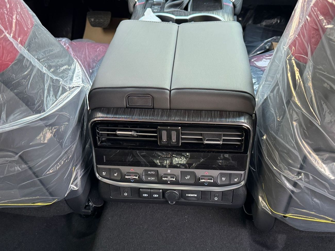 تويوتا لاند كروزر TOYOTA LANDCRUISER 300 VXR 3.5L PTR A/T F/O 2026 WHITE