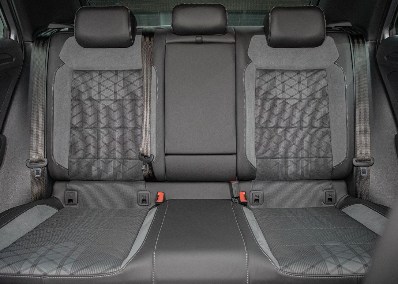 Volkswagen T ROC R-line 1.4L 1,450x60 • 20% DP • VW T-Roc R- Line 1.4 150 BHP • VW Warranty/Service • GCC