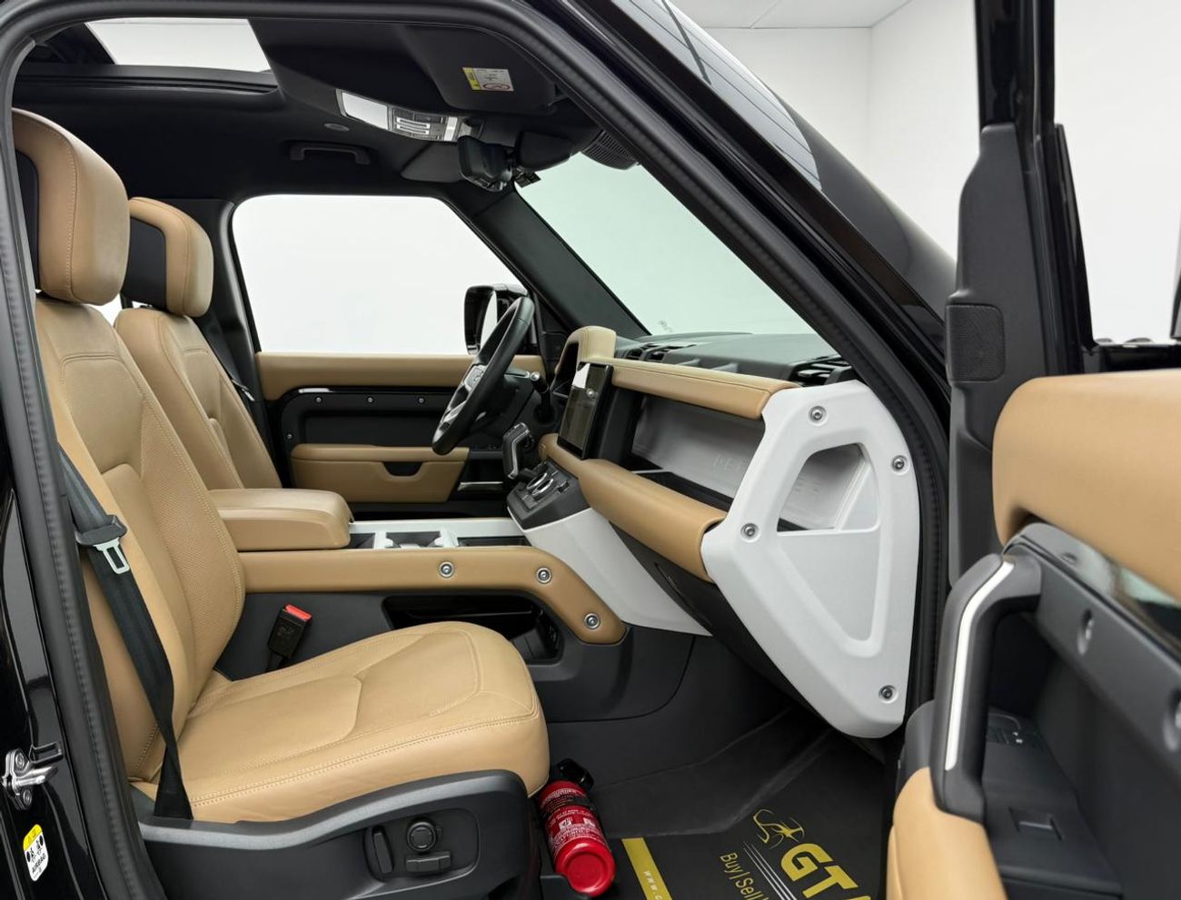 Land Rover Defender 2025 Land Rover Defender 110 X-Dynamic HSE, 2029 LR Warranty + Service History, Low Km, GCC