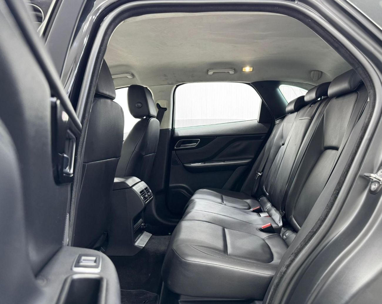 جاكوار F بيس 2019 Jaguar F-PACE 25t, 1 Year Warranty, Full Service History, GCC