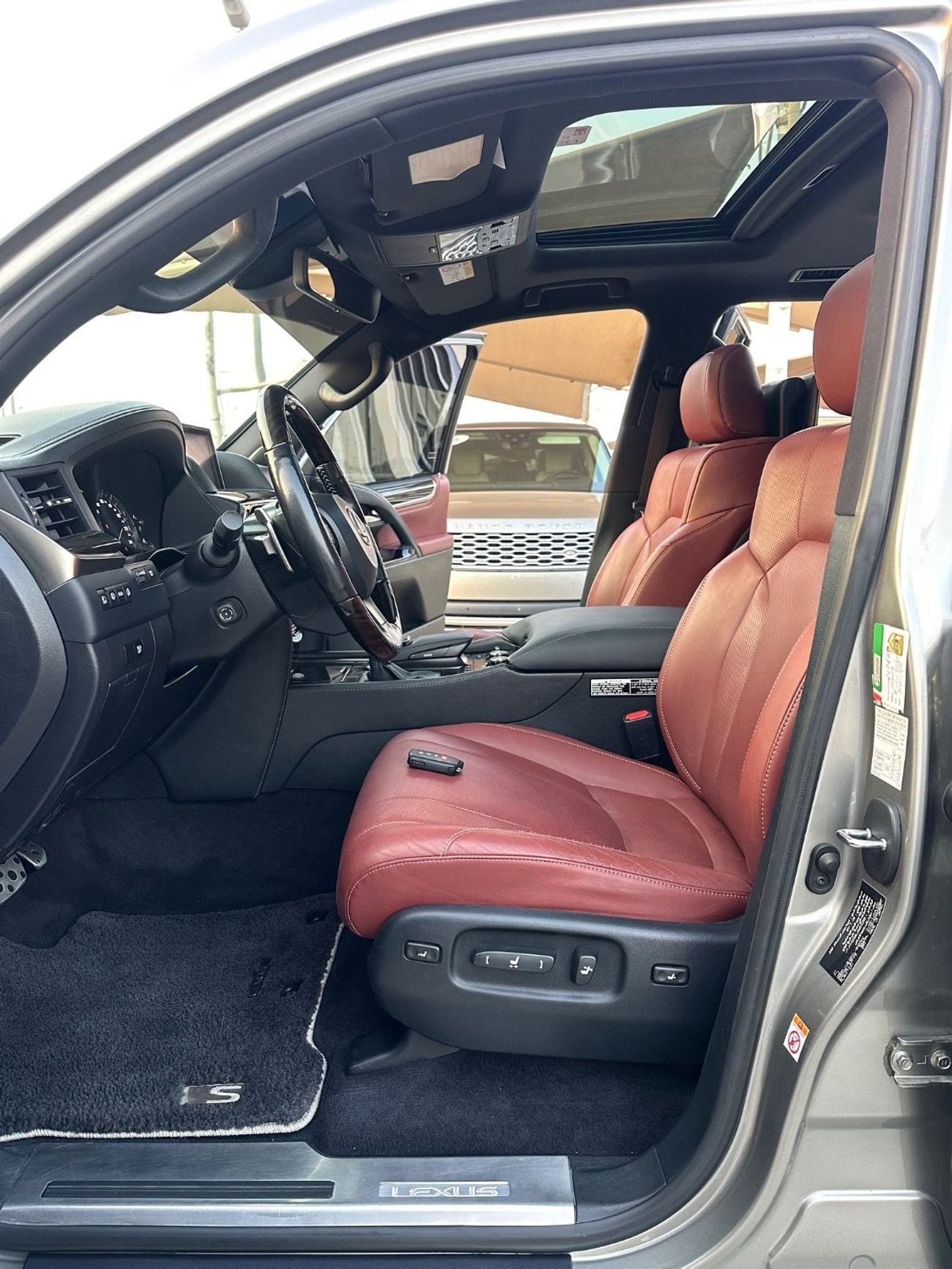 لكزس LX 570 PLATINUM SIGNATURE
