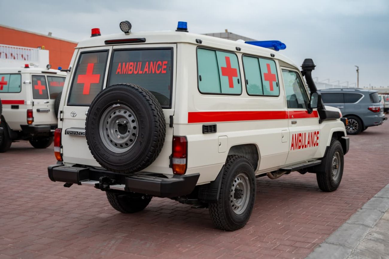 تويوتا لاند كروزر 70 LC 78 | Manual Transmission | 4.2L Diesel | 3 door | Basic Life Support Ambulance
