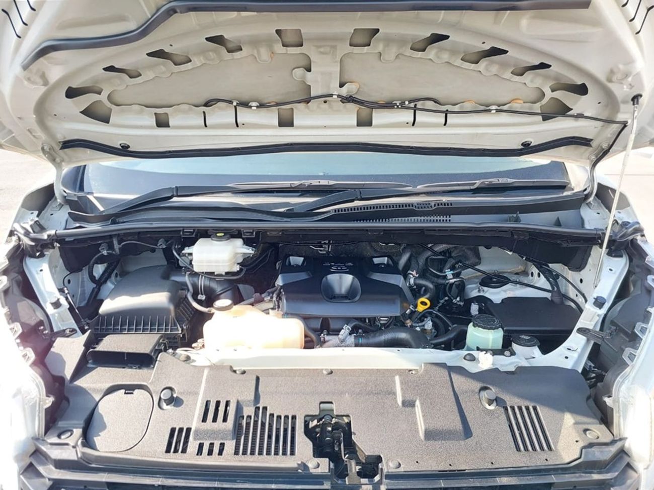 Toyota Hiace TOYOTA HIACE VAN RHD 2019 MODEL 2.8 L DIESEL AUTOMATIC(PM09311)