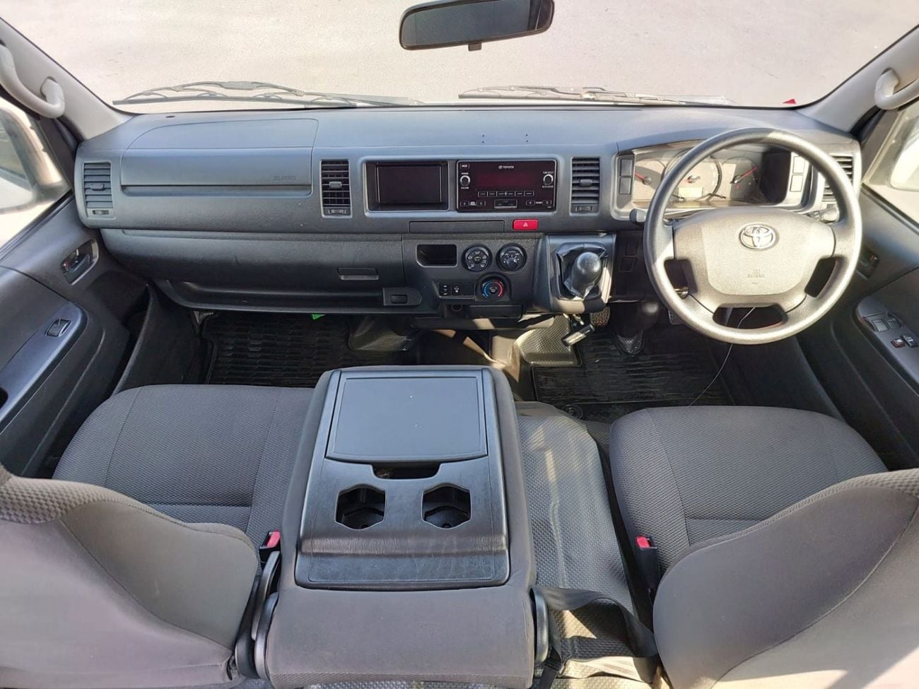 Toyota Hiace (RAMADAN OFFER) TOYOTA HIACE COMMUTER VAN RHD 2018 MODEL 2.5 L DIESEL MANUAL(PM73780)