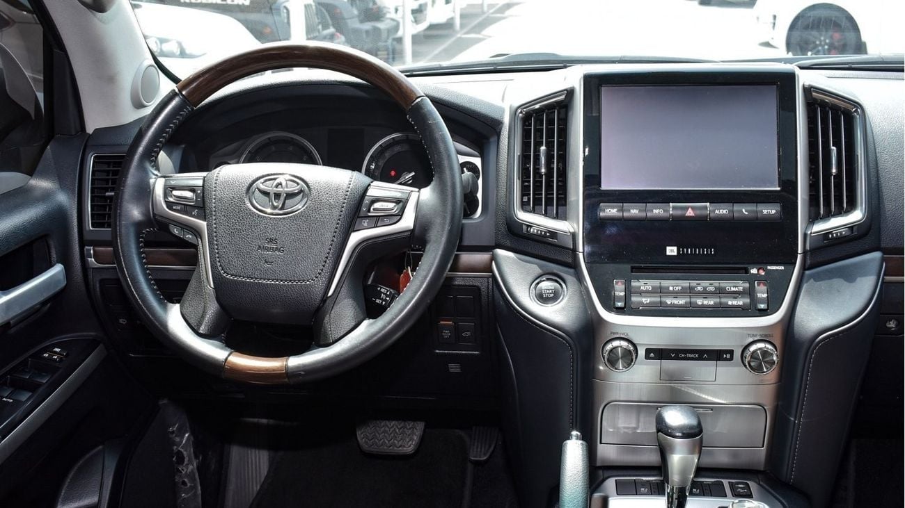 Toyota Land Cruiser VXR V8