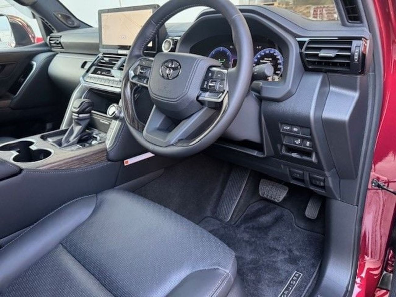 تويوتا لاند كروزر Toyota Lc300 Sahara 2025 RHD   maruni diesel  3.3L , grey interior