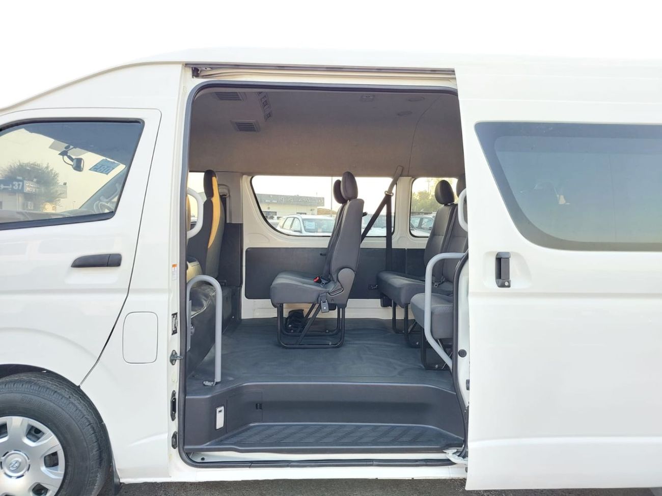 Toyota Hiace TOYOTA HIACE COMMUTER VAN RHD 2018 MODEL 3.0 L DIESEL AUTOMATIC(PM36171)