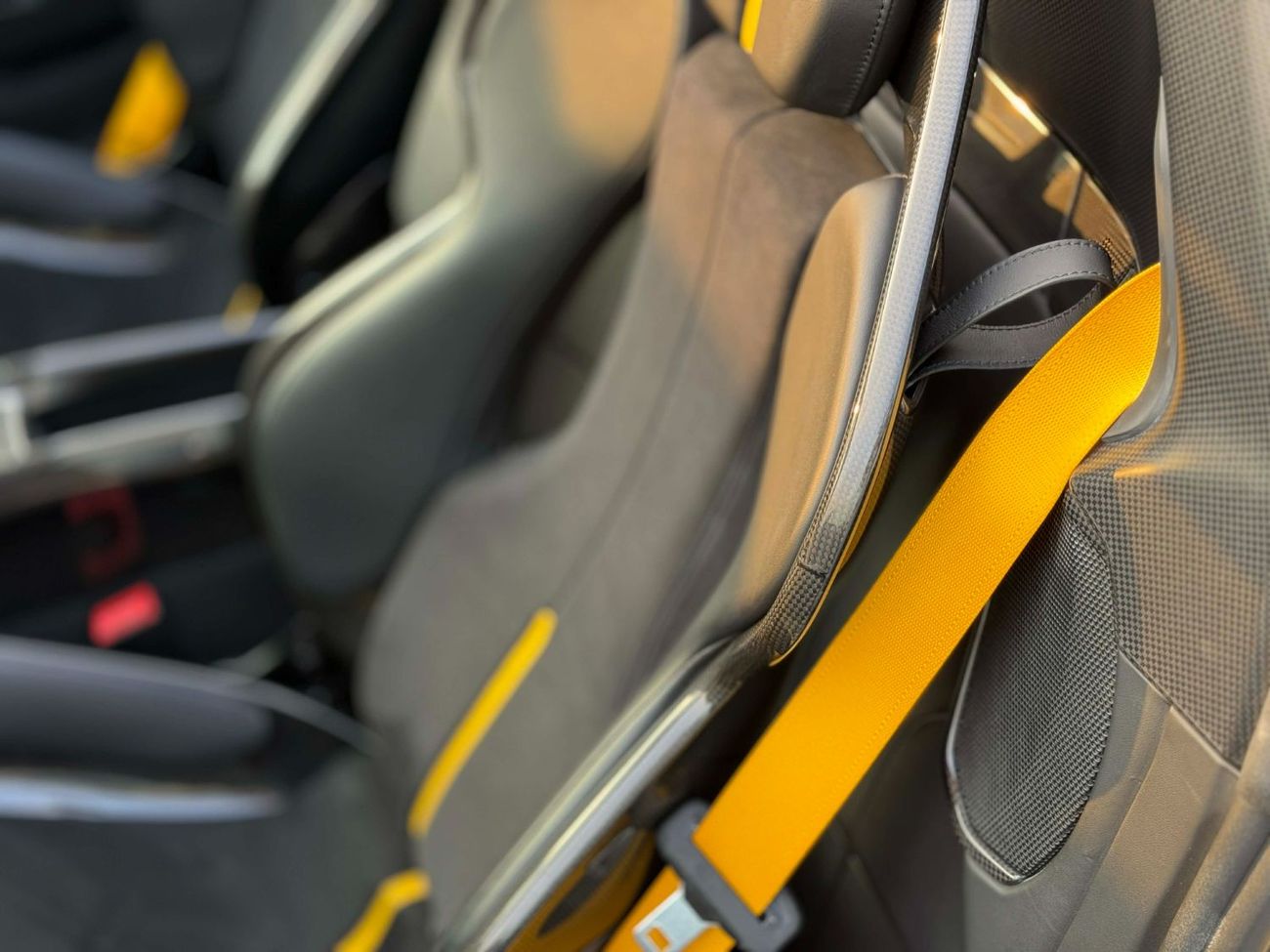 فيراري SF90 سبيدر GCC SPEC NEAT AND CLEAN UNDER WARRAANTY