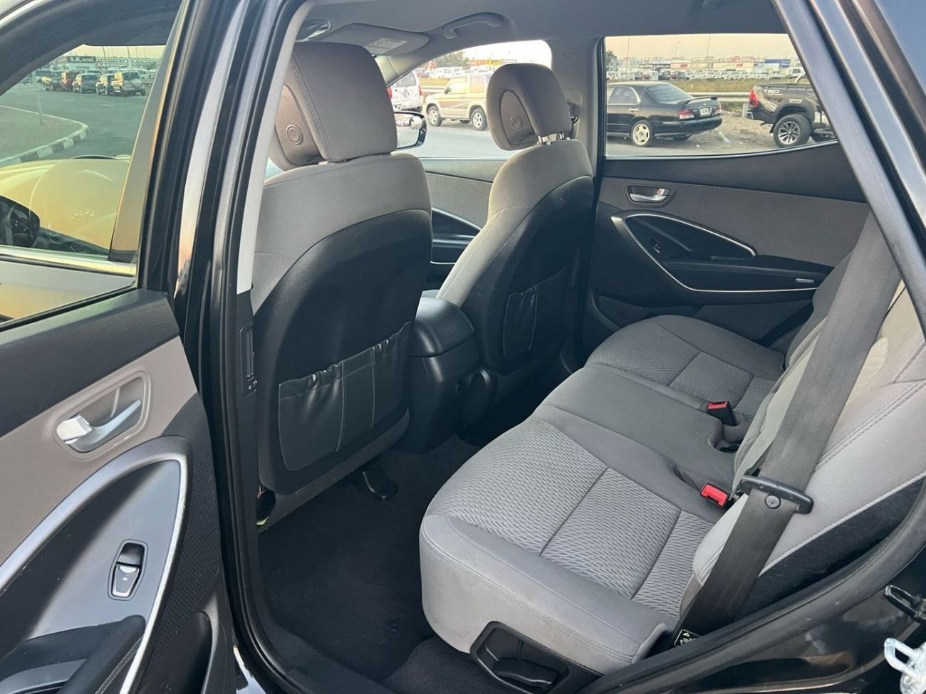 Hyundai Santa Fe 2015 Hyundai Santa Fe - 2.4L V4 - Accident Free - Clean Car  - Canadian Spec