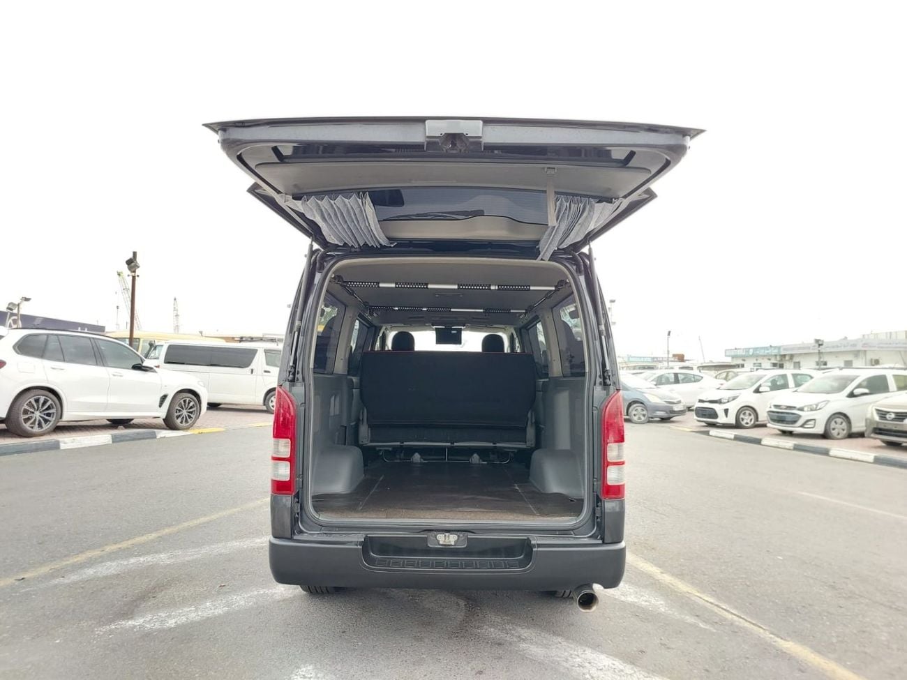 Toyota Hiace TOYOTA HIACE VAN RHD 2005 MODEL 2.0 L PETROL AUTOMATIC(PM16078)