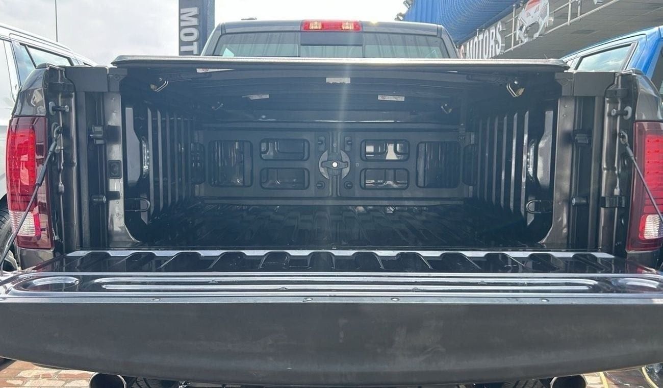 RAM 1500 DODGE RAM 5.7 WARLOCK 2021 GCC LOW MILEAGE WITH AGENCY WARRANTY  & SERVICE CONTRACT TILL 2027 IN MIN