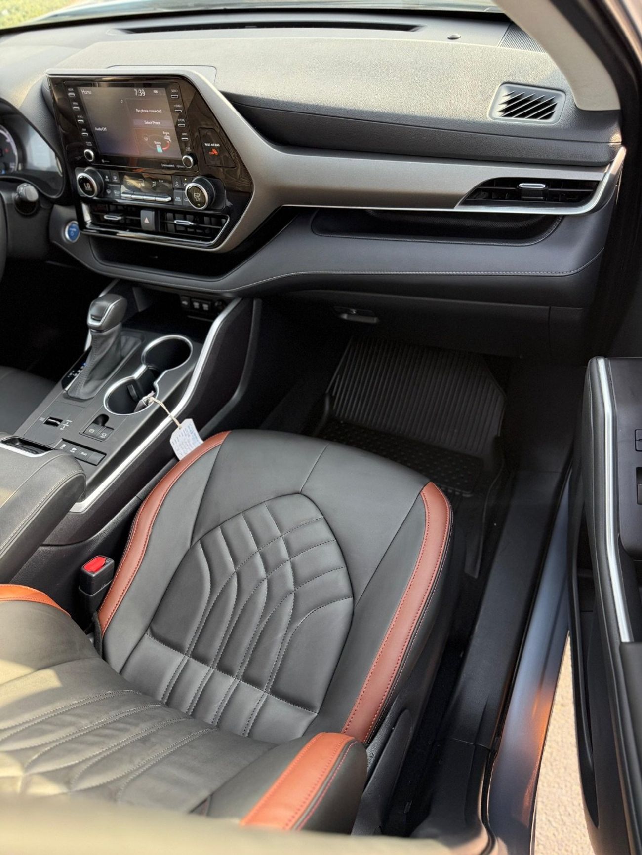 Toyota Highlander Hybrid leather seats,push start,blind spot