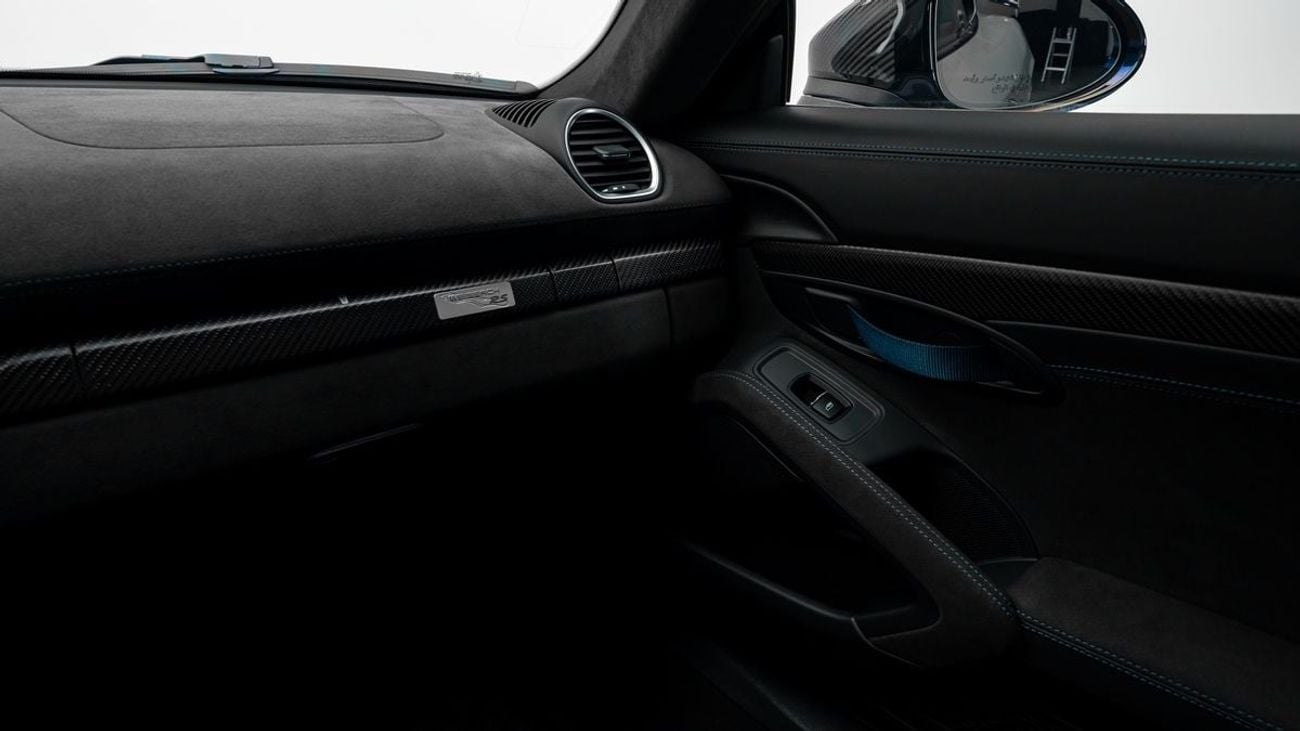 بورش كايمان GT4 RS Weissach - 2022 - GCC Specs - Under Warranty