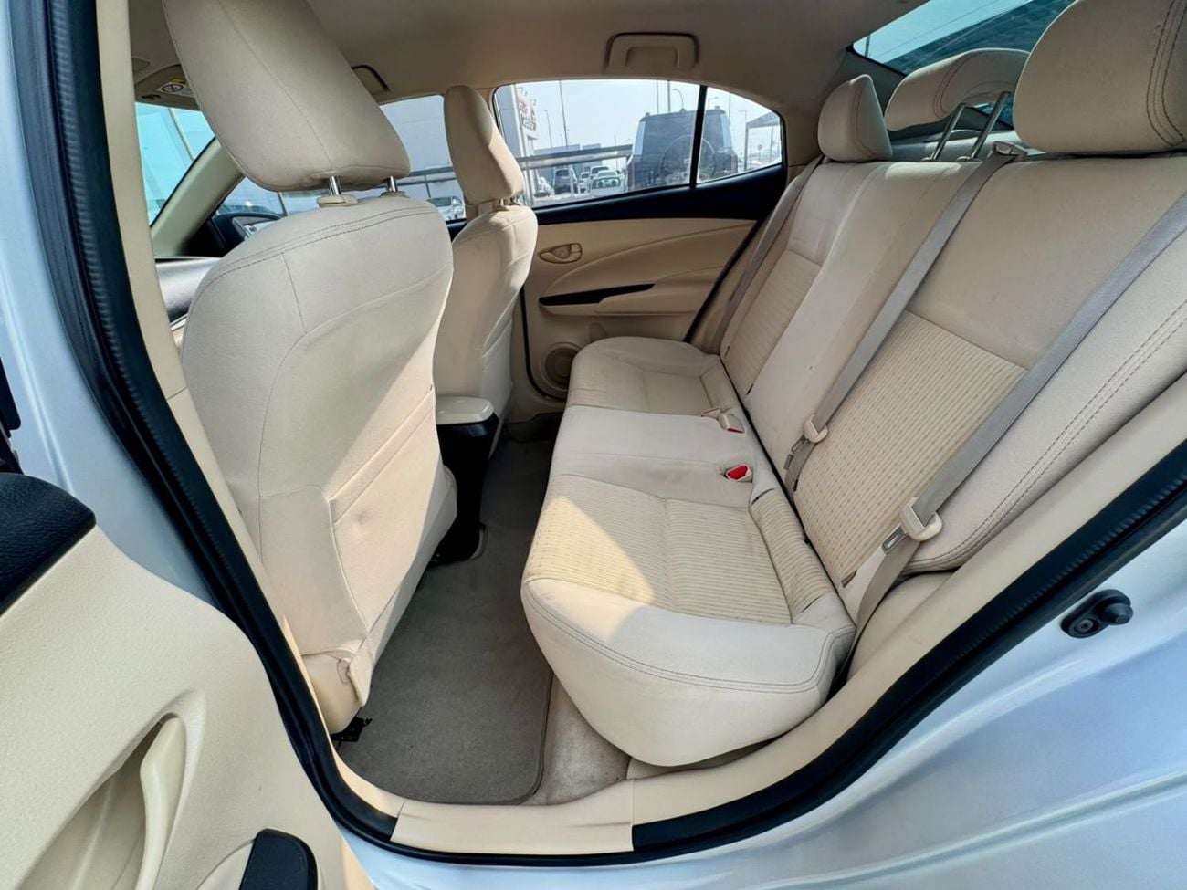 تويوتا يارس SE 535/- شهريًا | دول مجلس التعاون الخليجي | نظام تحديد المواقع العالمي (GPS)، كاميرا | خالٍ من الحوادث