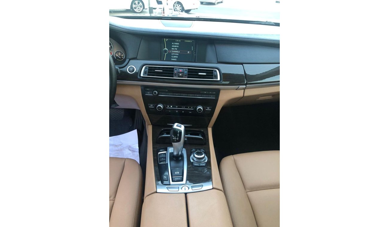 BMW 730Li Bmw 730 model 2012 GCC car prefect condition full option low mileage excellent sound system radio Bl