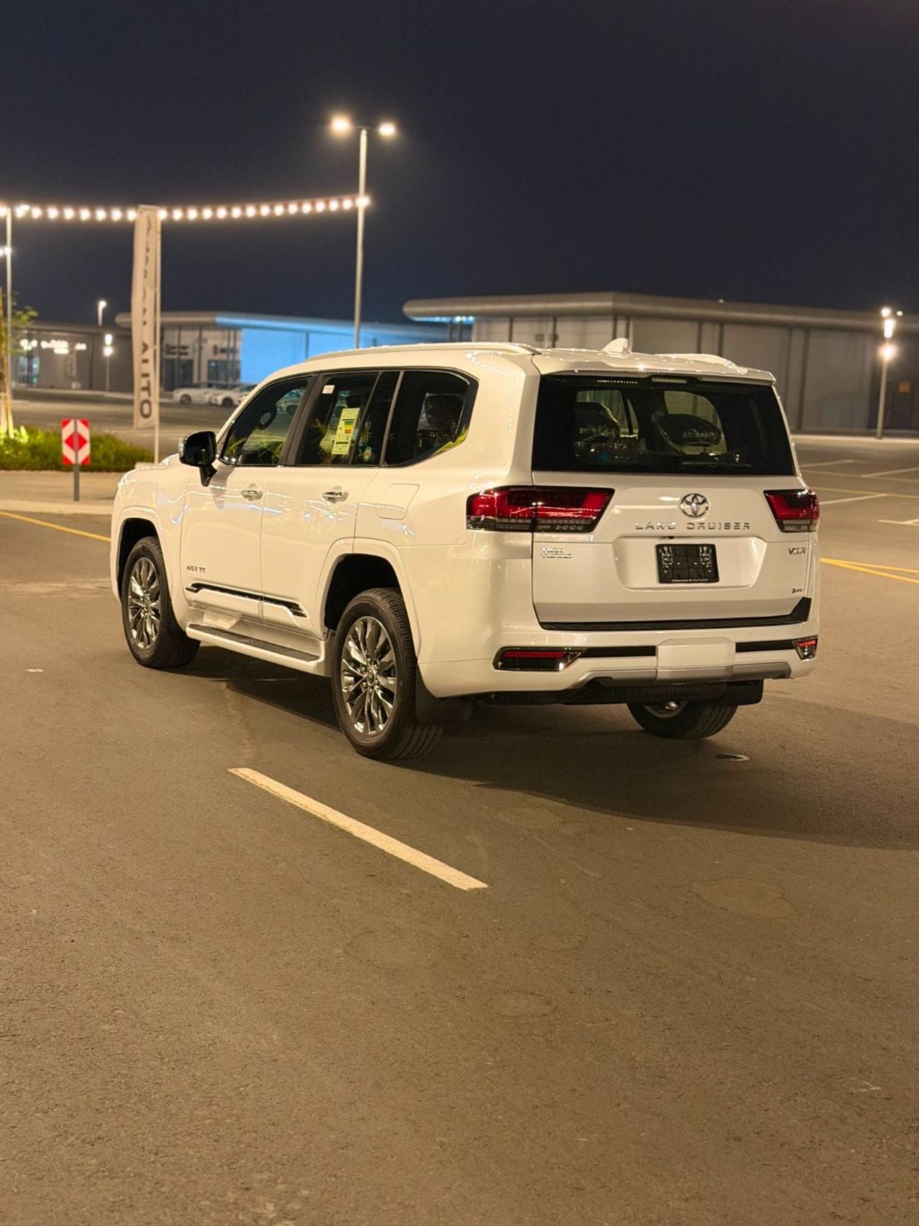 تويوتا لاند كروزر VXR