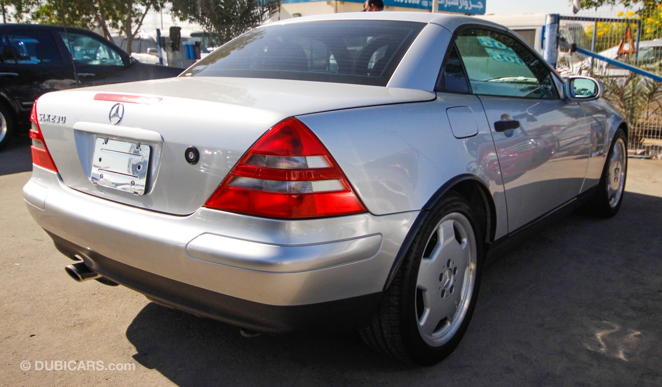 Mercedes-Benz SLK 230