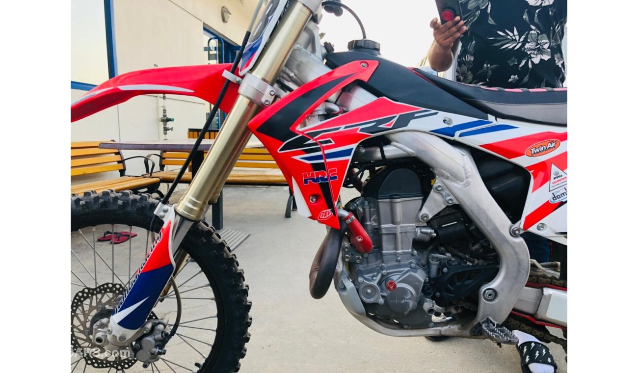 Honda CRF HONDA 450R DIRT BIKE IN MINT CONDITION - 450CC PETROL