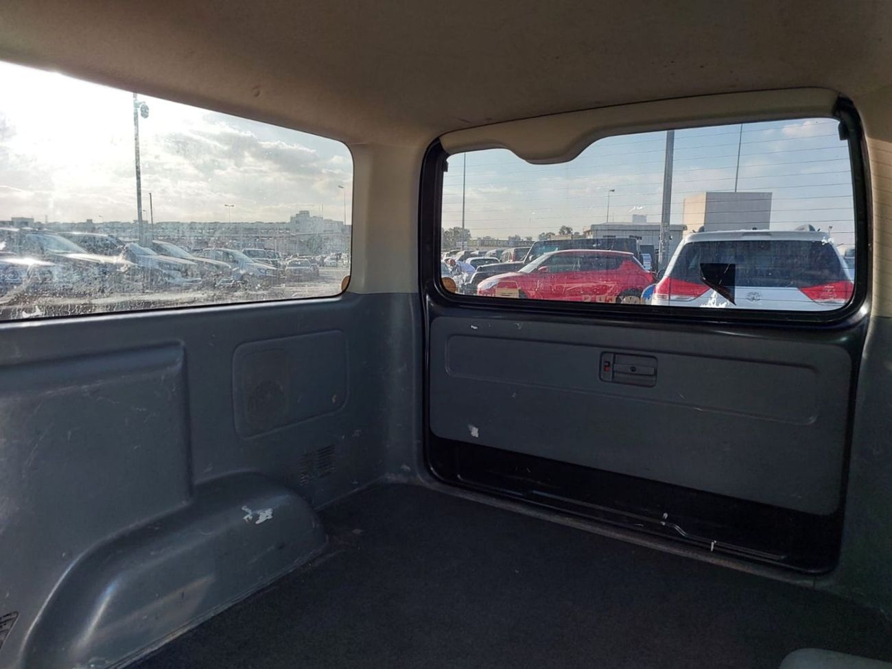 Toyota Hiace TOYOTA HIACE VAN RHD 2005 MODEL 2.0 L PETROL AUTOMATIC(PM19959)