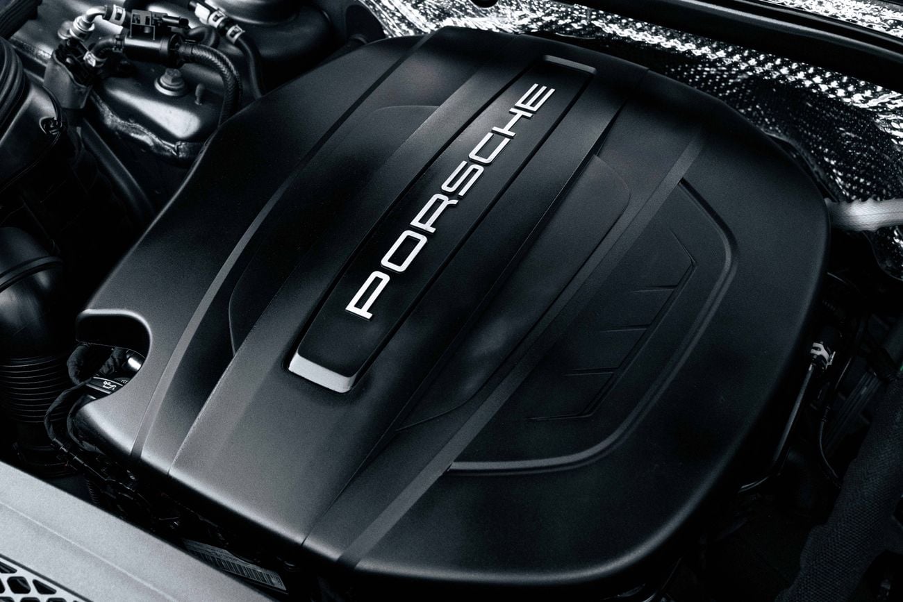 بورش ماكان Macan | 3,290 P.M | 0% Downpayment | FULL PORSCHE HISTORY | SAPPHIRE BLUE!