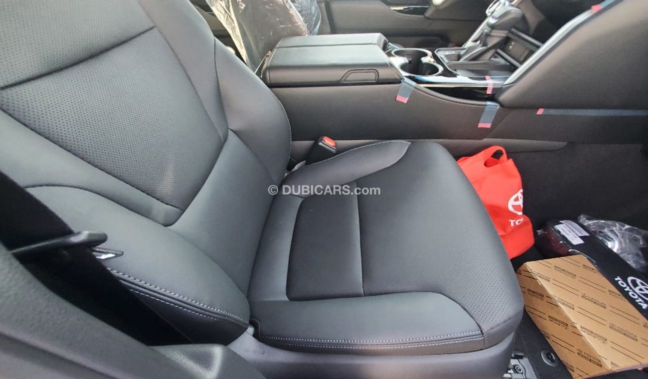 Toyota Land Cruiser 7 Seater 4.0L A/T 2022 YM