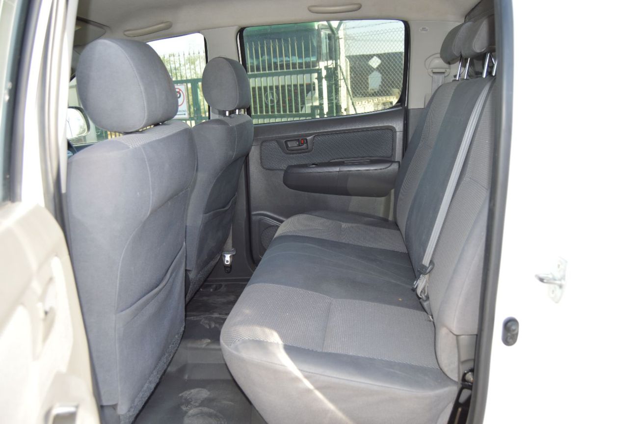 تويوتا هيلوكس Double cabin 3.0L, perfect inside and outside