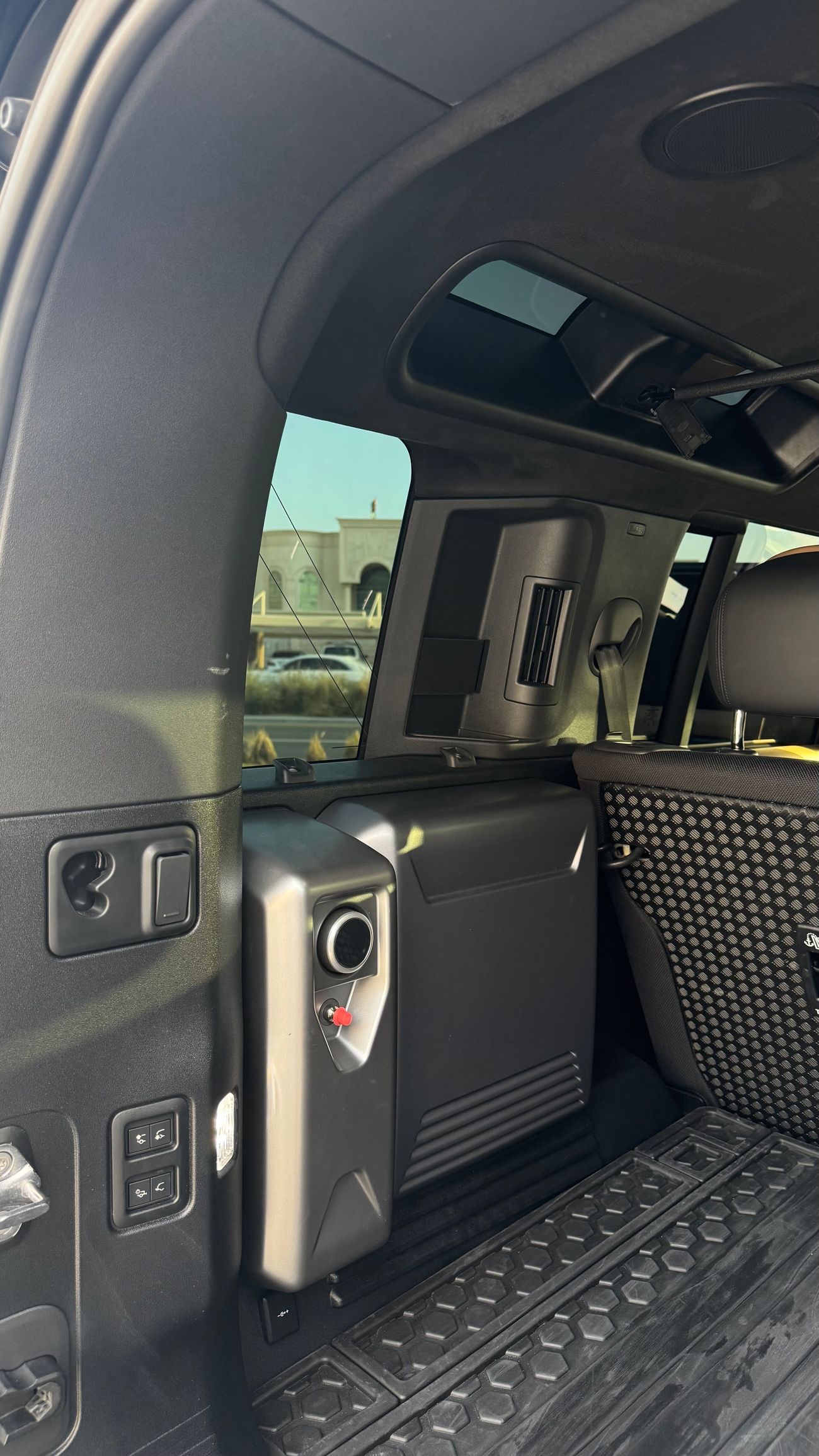 لاند روفر ديفندر