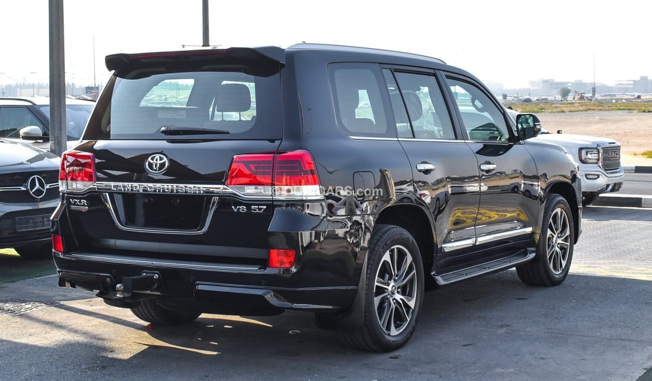 تويوتا لاند كروزر VXR 5.7 V8  Grand Touring